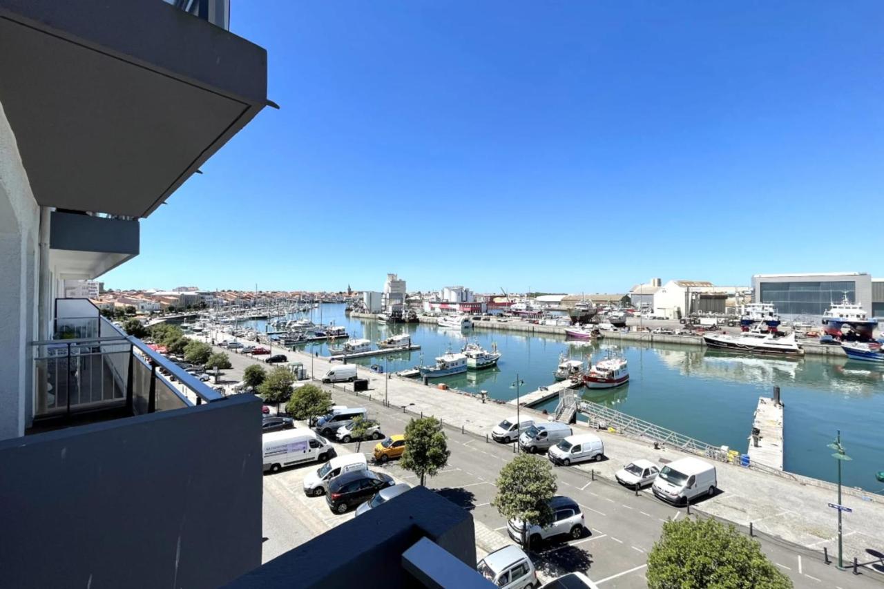 Pretty And Bright Studio With View On The Harbor レ・サ​​ーブル・ドロンヌ エクステリア 写真