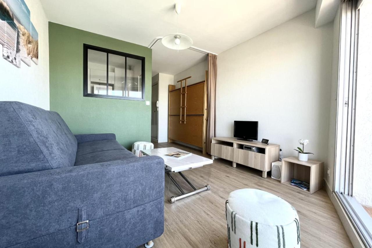 Pretty And Bright Studio With View On The Harbor レ・サ​​ーブル・ドロンヌ エクステリア 写真