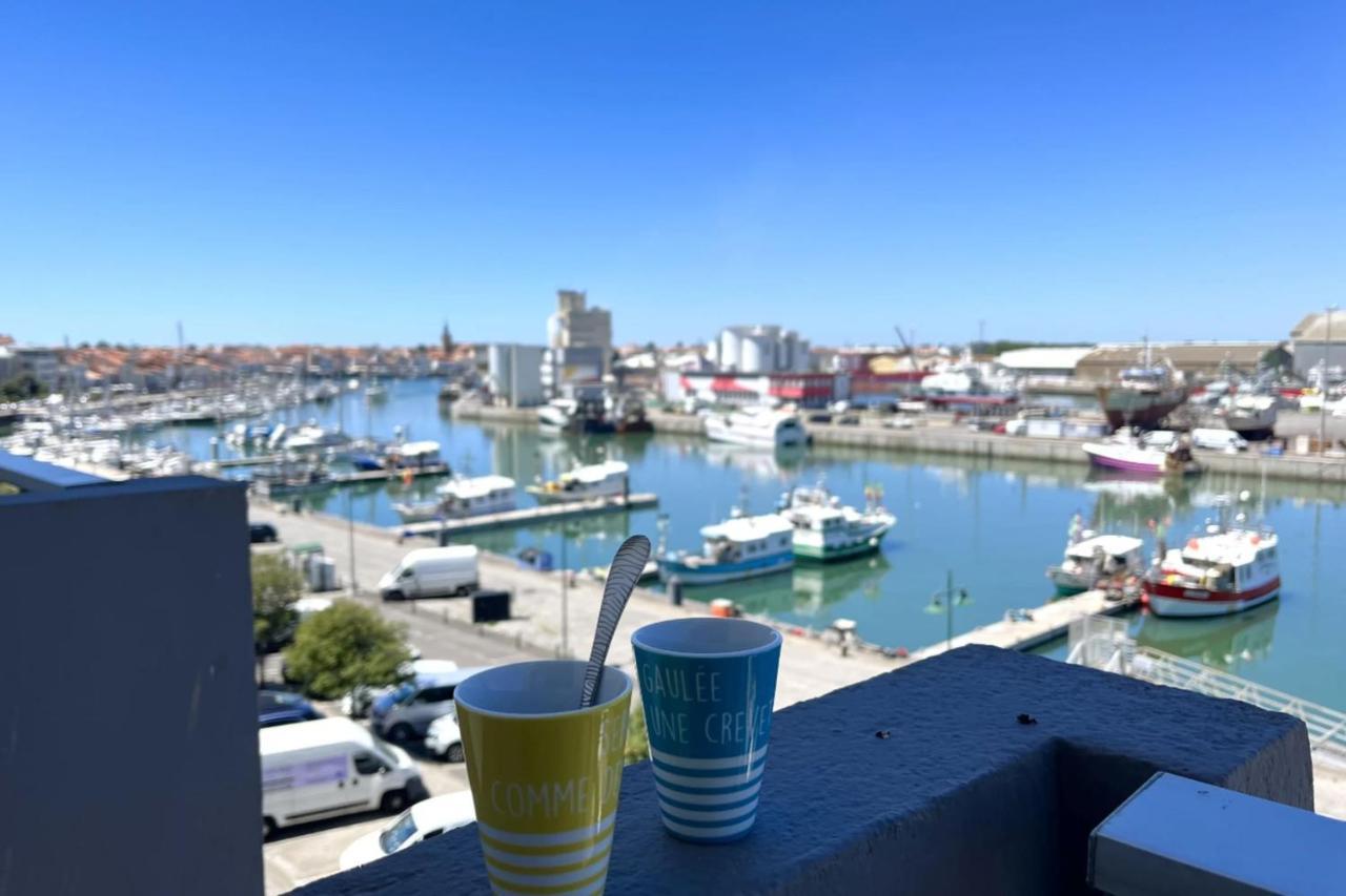 Pretty And Bright Studio With View On The Harbor レ・サ​​ーブル・ドロンヌ エクステリア 写真